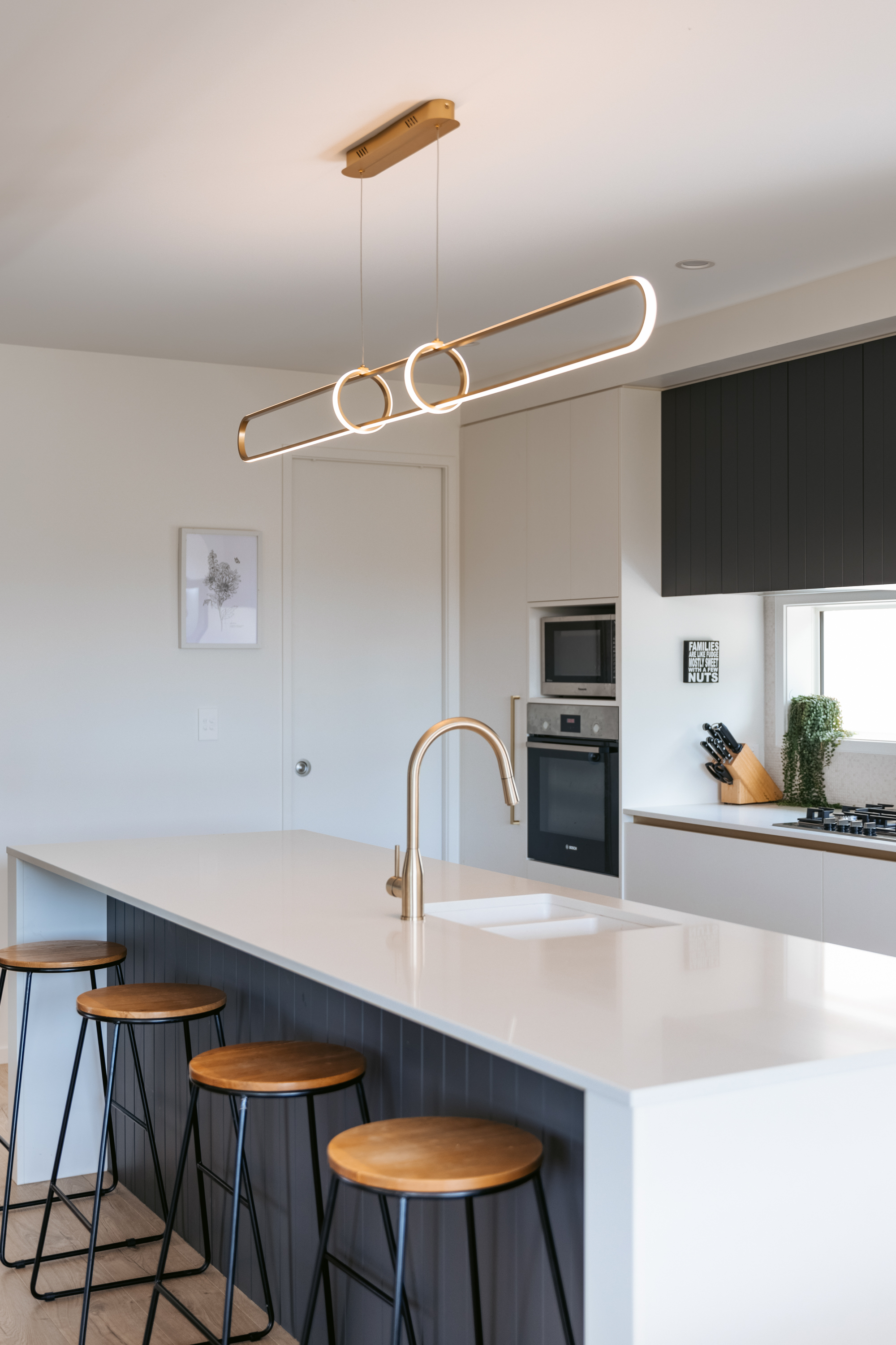 016 475B Kuranui Road Web