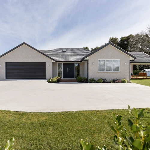 003 475B Kuranui Road Web