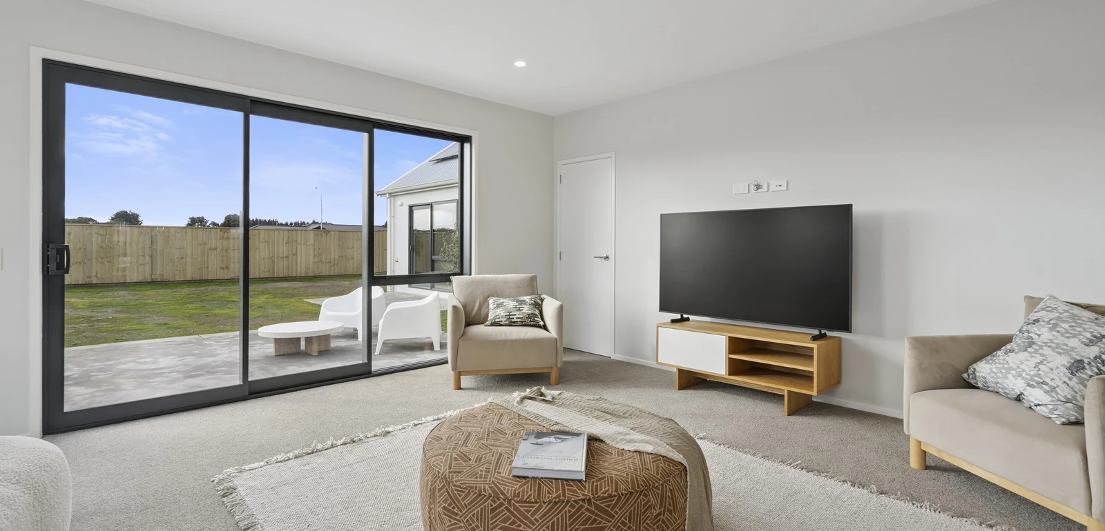 WLG104789 180 Karuhiruhi Street Teresa Mccombie 1046 1600 16
