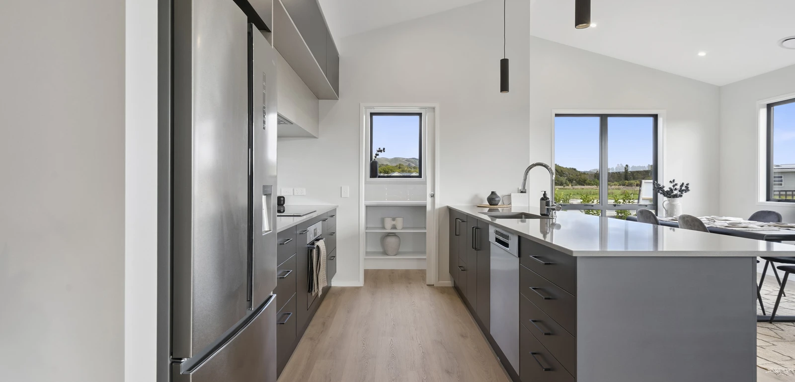 WLG104789 180 Karuhiruhi Street Teresa Mccombie 1046 1600 22