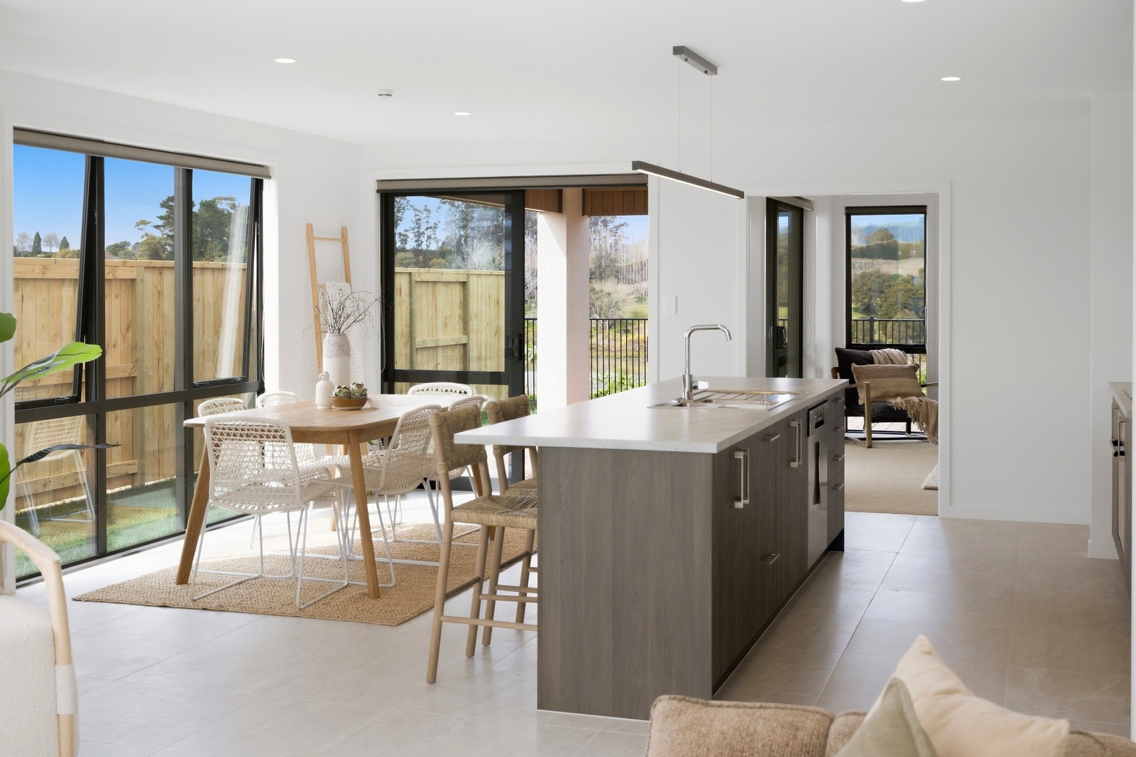 WBP105270 32 Triplefin Avenue Vivienne Lapping 1486 1600 36