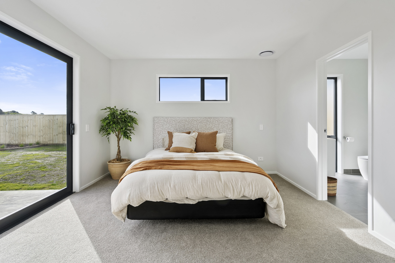 WLG104789 180 Karuhiruhi Street Teresa Mccombie 1046 1600 12