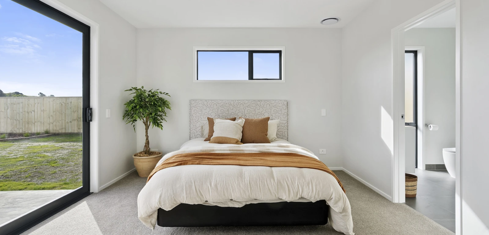 WLG104789 180 Karuhiruhi Street Teresa Mccombie 1046 1600 12