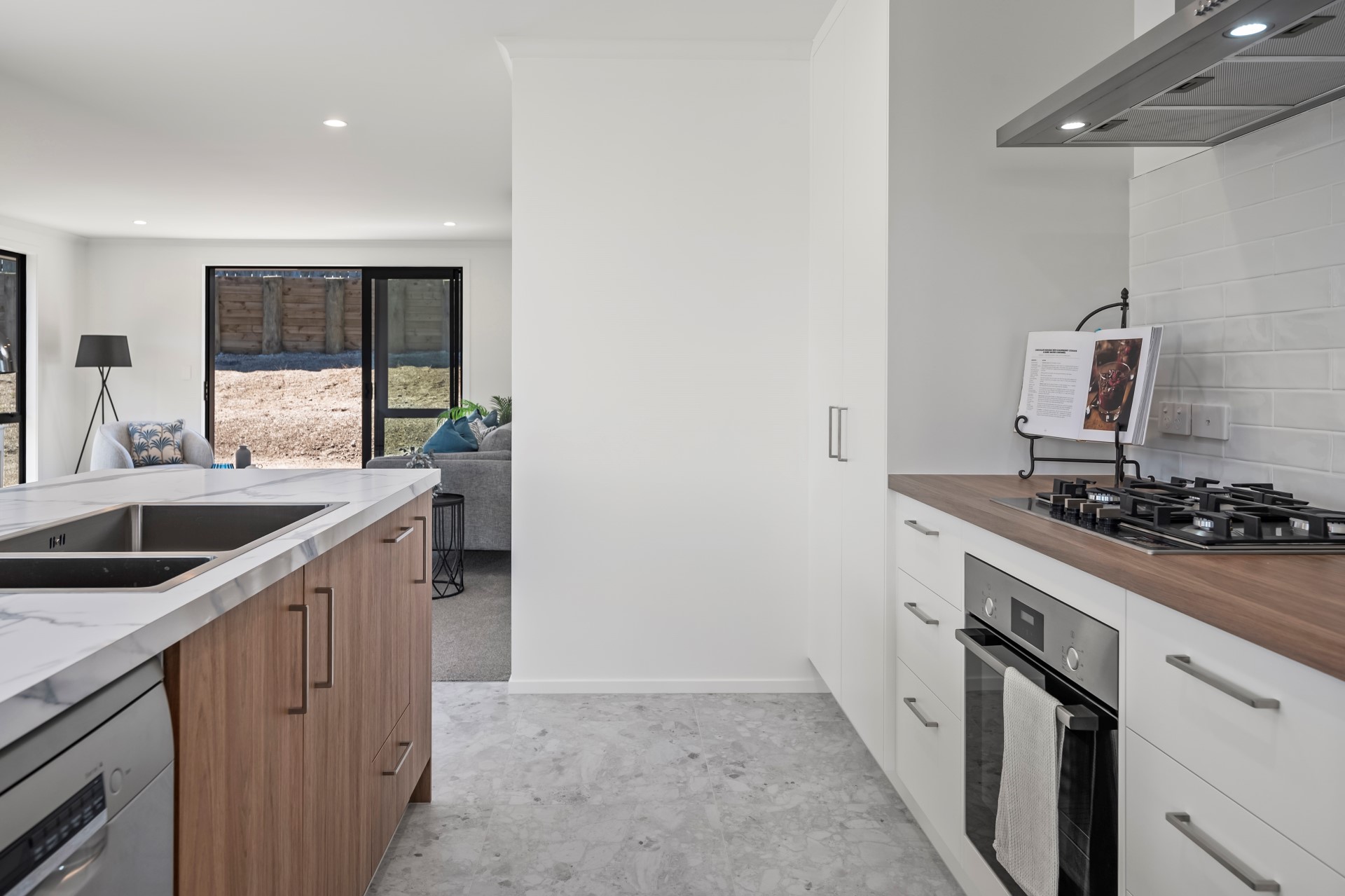 031 Open2view ID572515 44 Kohekohe (Custom)