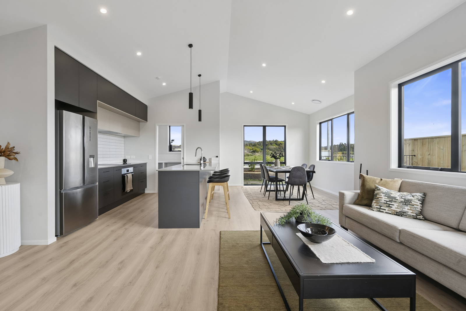 WLG104789 180 Karuhiruhi Street Teresa Mccombie 1046 1600 18