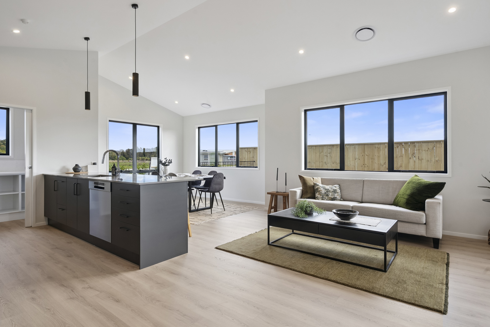 WLG104789 180 Karuhiruhi Street Teresa Mccombie 1046 1600 19