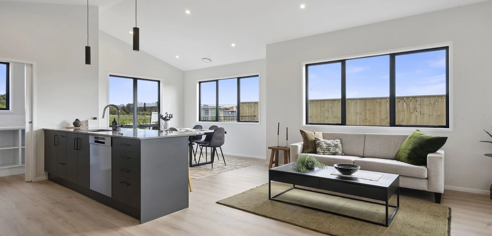 WLG104789 180 Karuhiruhi Street Teresa Mccombie 1046 1600 19