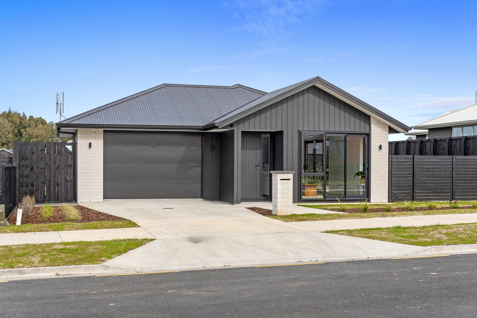 WK102990 10 Matua Street Paul Caton 1040 1600 70