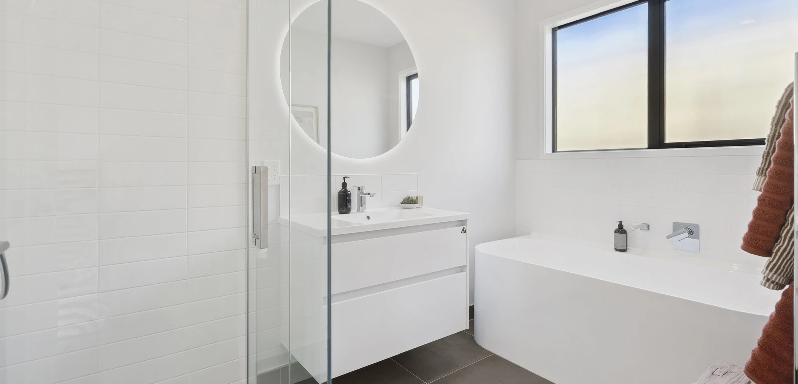 WLG104789 180 Karuhiruhi Street Teresa Mccombie 1046 1600 7