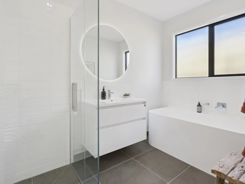 WLG104789 180 Karuhiruhi Street Teresa Mccombie 1046 1600 7