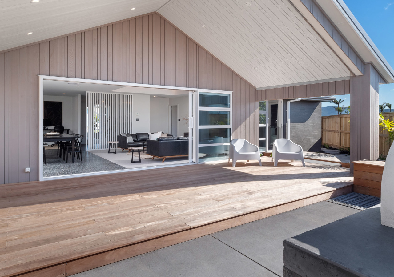 Large outdoor deck Classic Builders