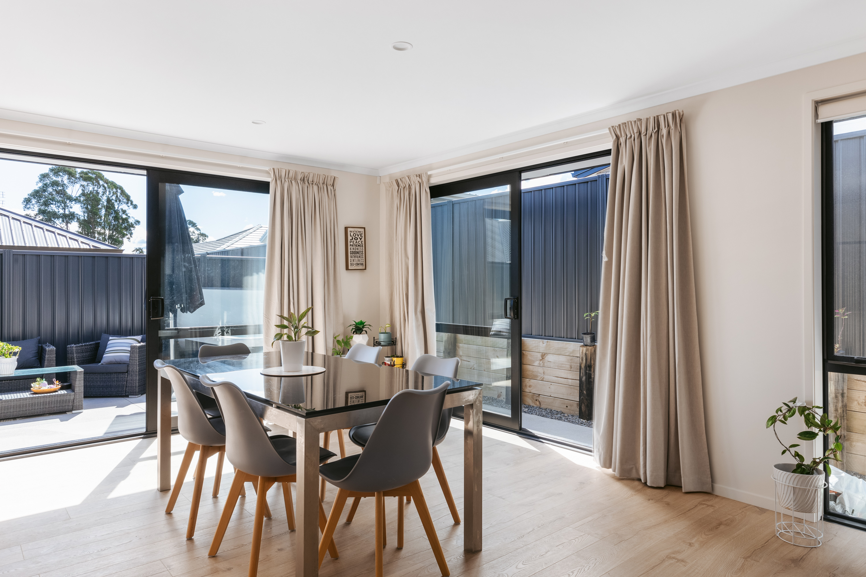 049 120 Sentinel Ave Web