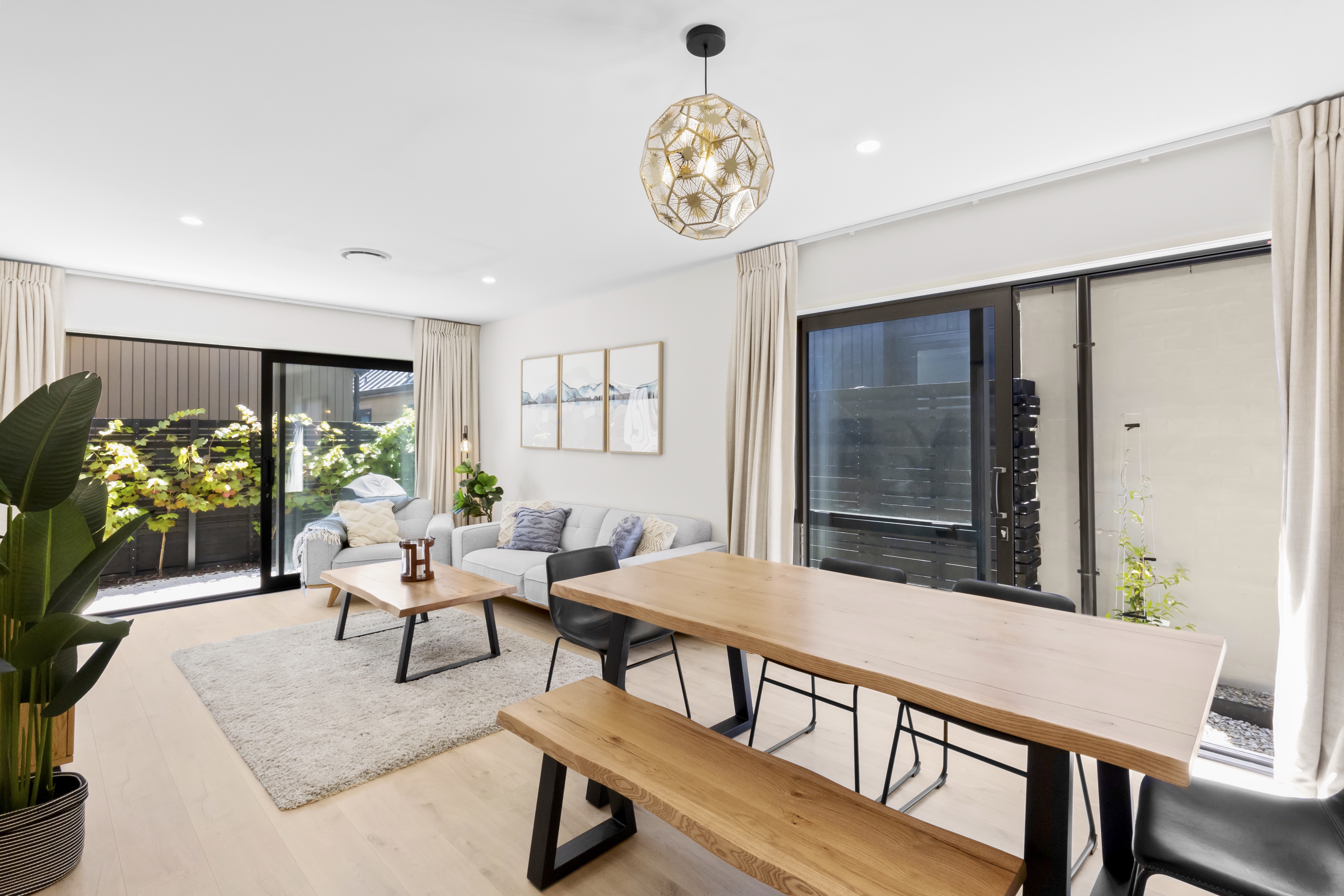 2.SV 22 Mulhullond Dr 4 Of 24