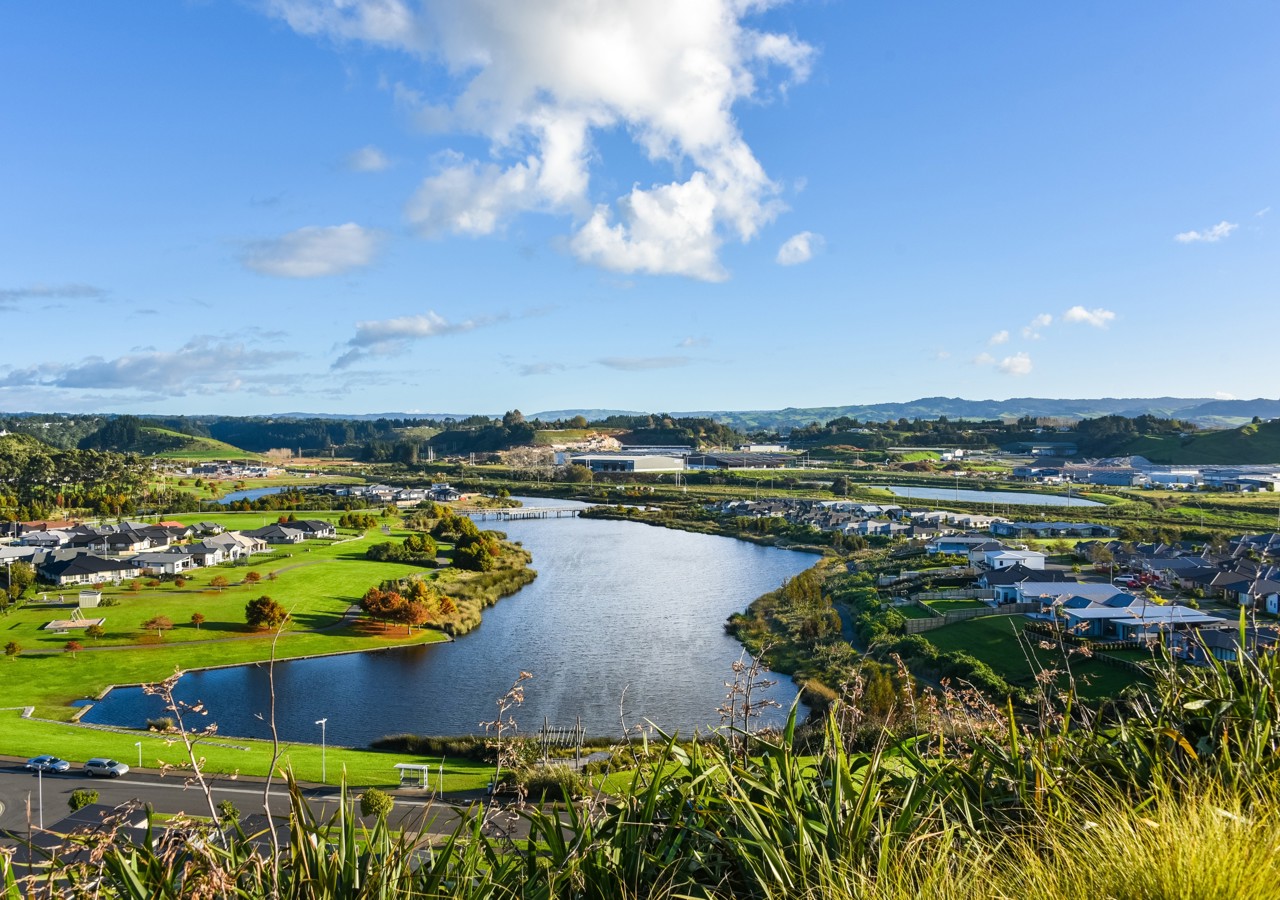 House and land packages at the lakes
